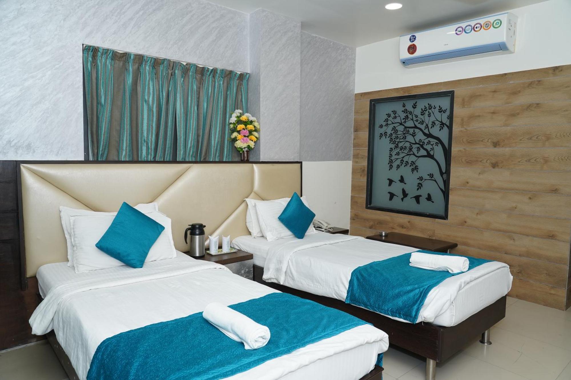 Marshall The Grand Hotel Ahmedabad Exterior foto