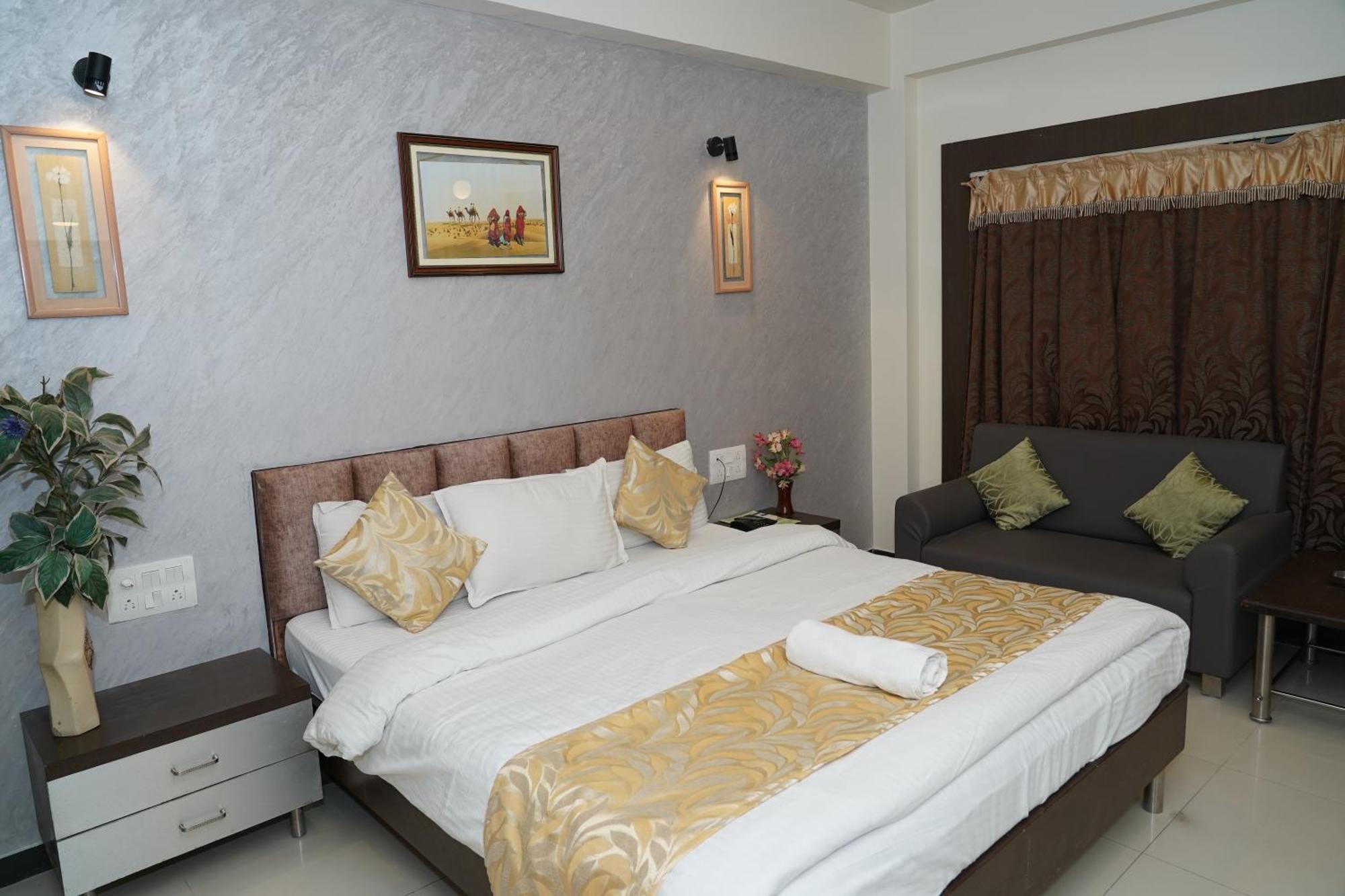 Marshall The Grand Hotel Ahmedabad Exterior foto