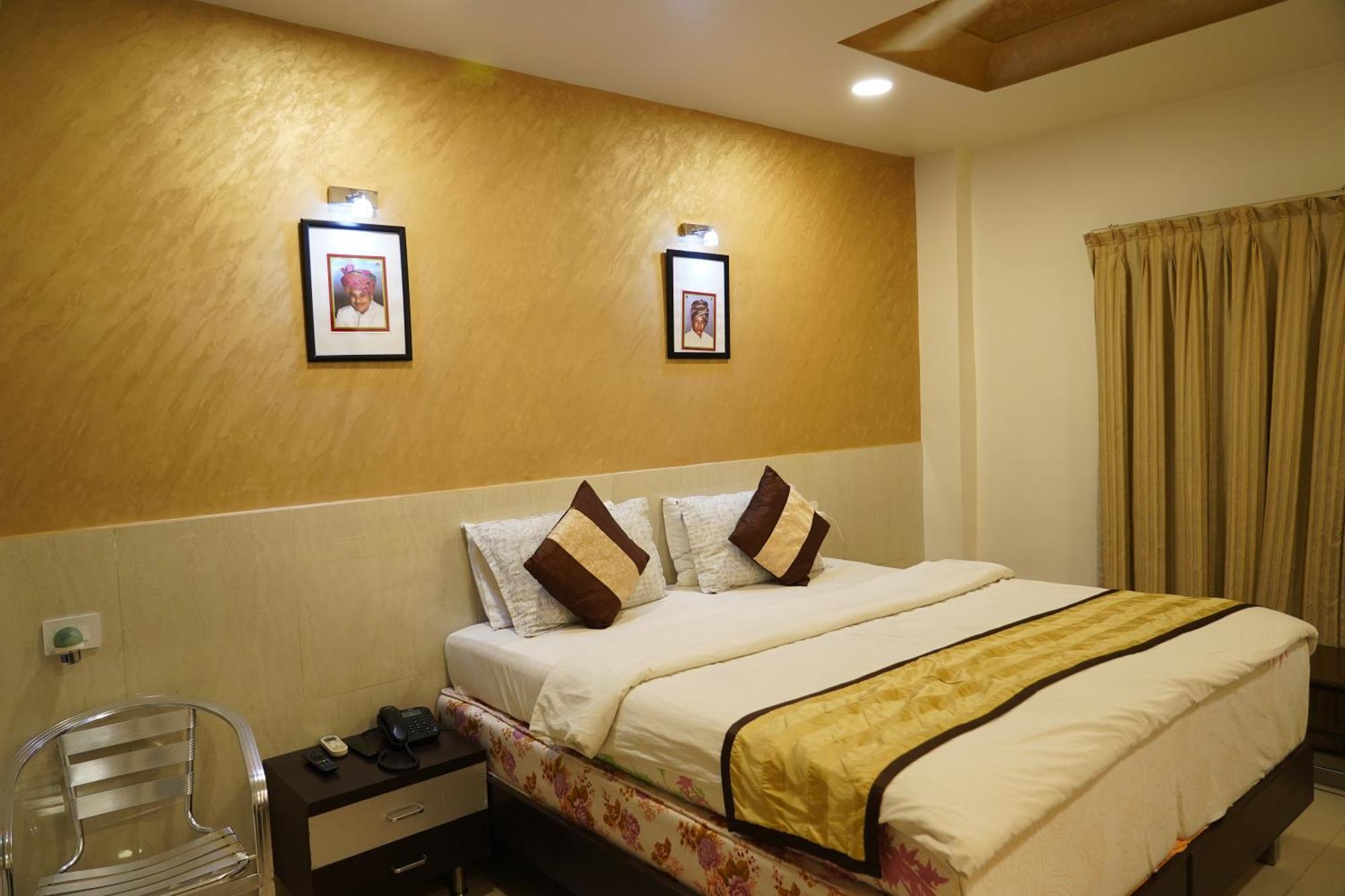 Marshall The Grand Hotel Ahmedabad Exterior foto