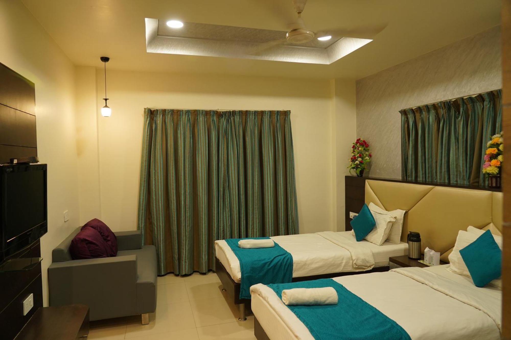 Marshall The Grand Hotel Ahmedabad Exterior foto