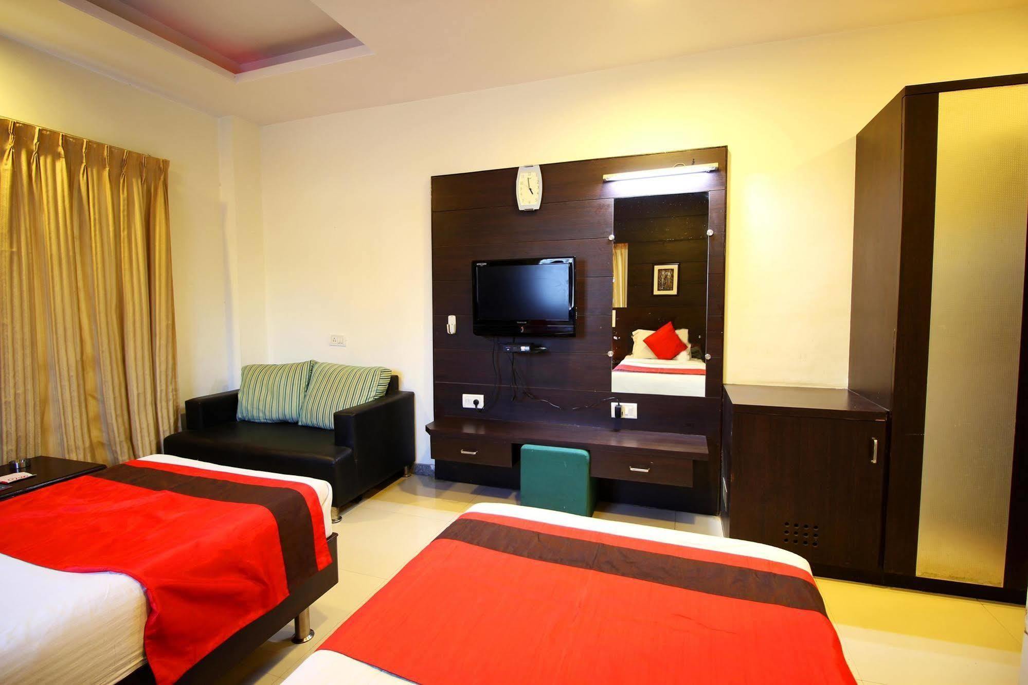 Marshall The Grand Hotel Ahmedabad Exterior foto